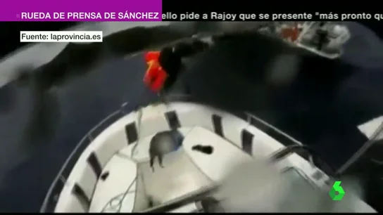 Frame 1.849957 de: Rescatan a seis turistas tras hundirse su barco en Lanzarote Frame 1.849957 de: Rescatan a seis turistas tras hundirse su barco en Lanzarote