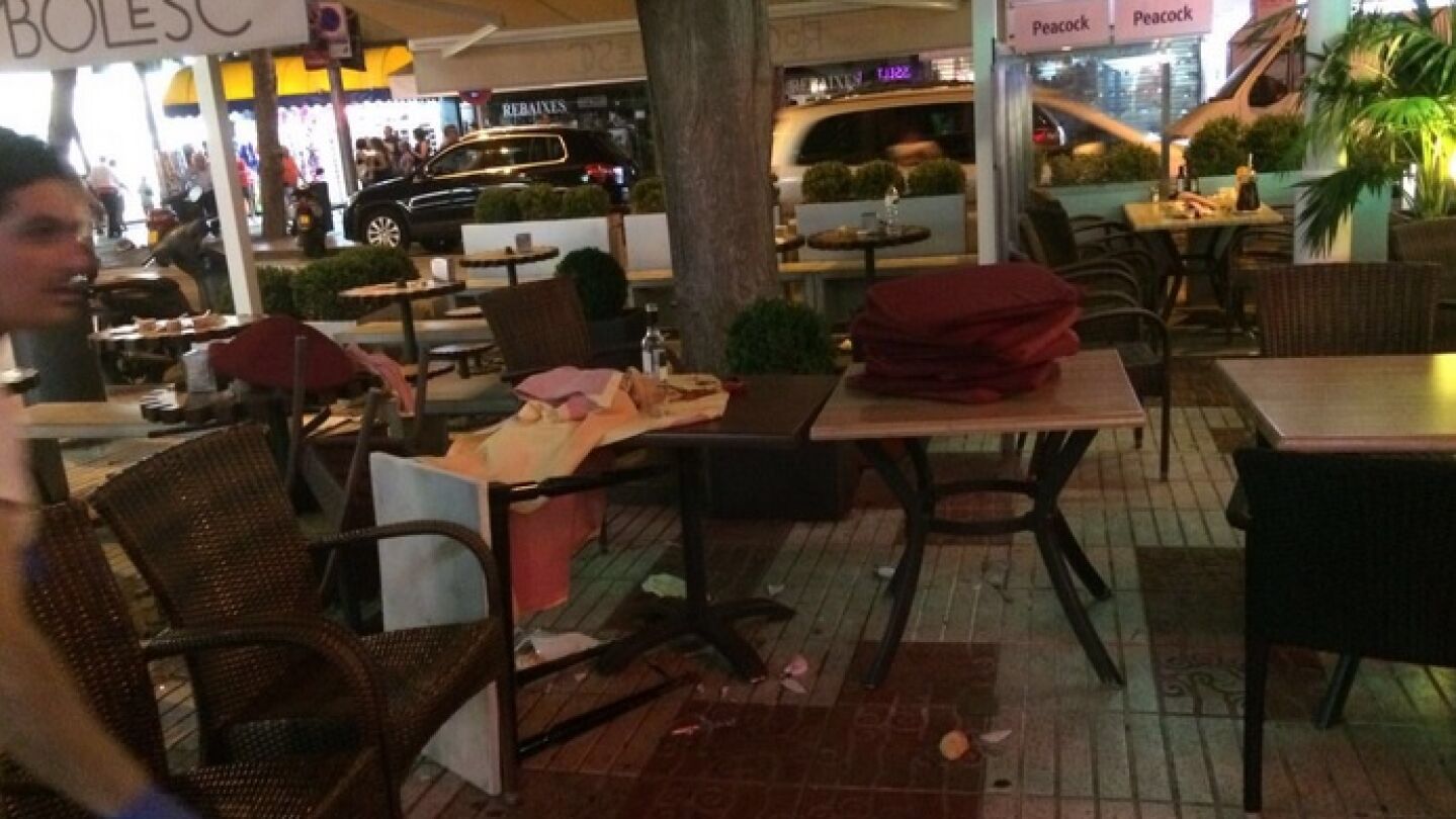 Una terraza tras la falsa alarma en Platja d'Aro