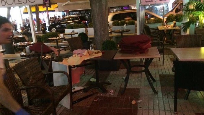 Una terraza tras la falsa alarma en Platja d'Aro