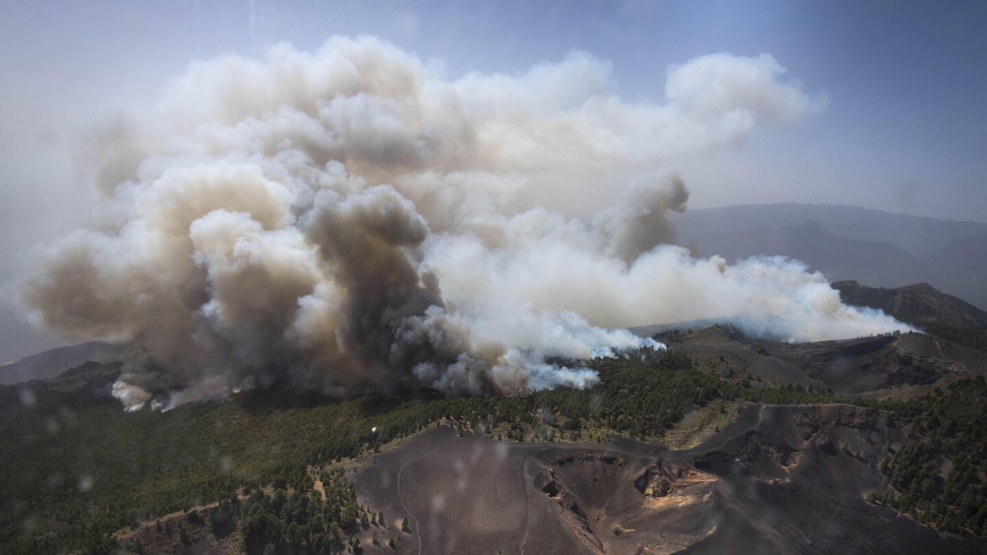 Fotograf&iacute;a a&eacute;rea facilitada por el Gobierno de Canarias del incendio