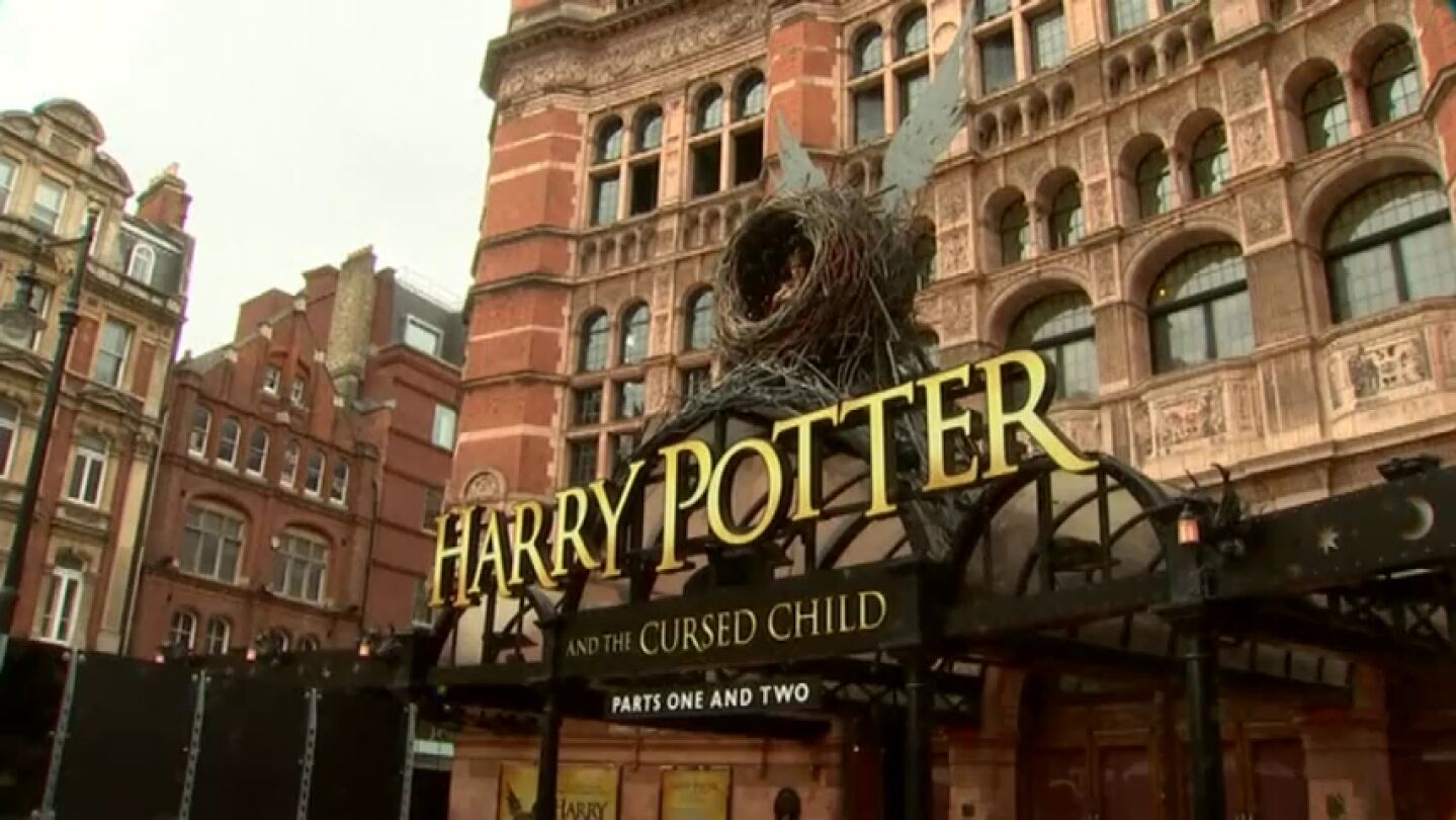 Frame 0.0 de: El gui&oacute;n teatral de Harry Potter vende dos millones de copias en s&oacute;lo dos d&iacute;as