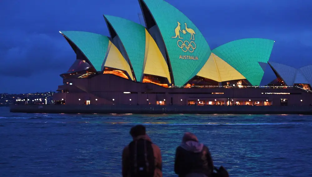 Ópera de Sídney iluminada con los colores olímpicos de Australia (05-08-2016) 