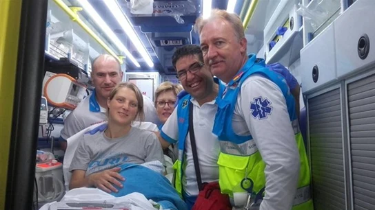 La mujer con los agentes de la SUMMA La mujer con los agentes de la SUMMA