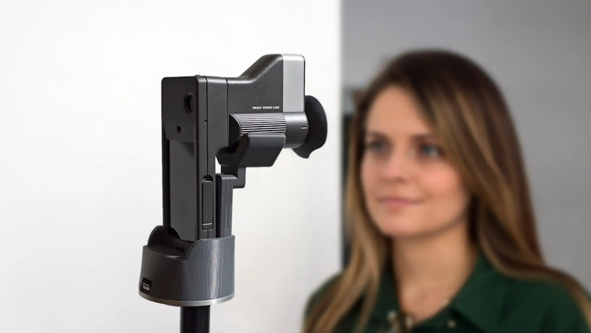 SVOne, el gadget que te analiza la vista con la ayuda de tu smartphone