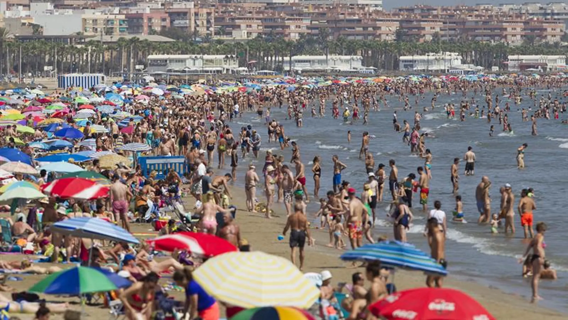 Las playas de Valencia, ocupadas prácticamente en su totalidad