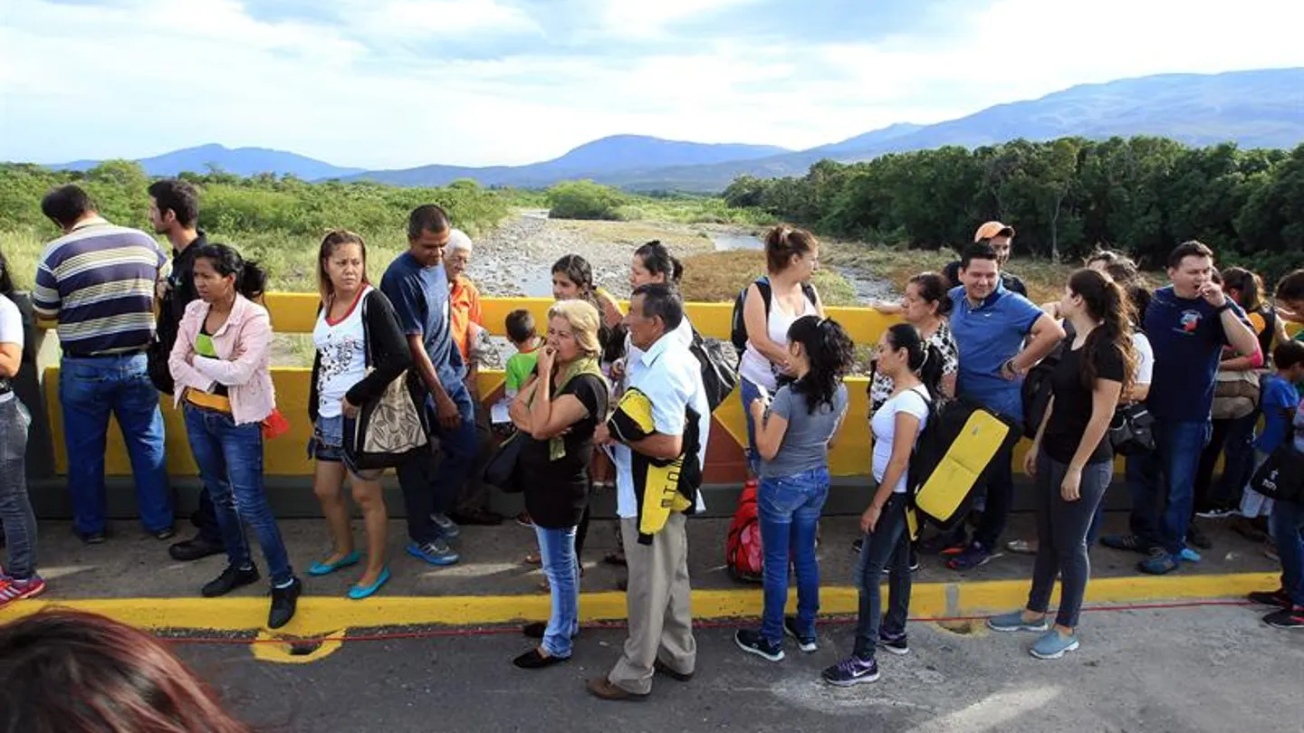 Miles de venezolanos entran a Colombia tras la reapertura de la frontera Miles de venezolanos entran a Colombia tras la reapertura de la frontera