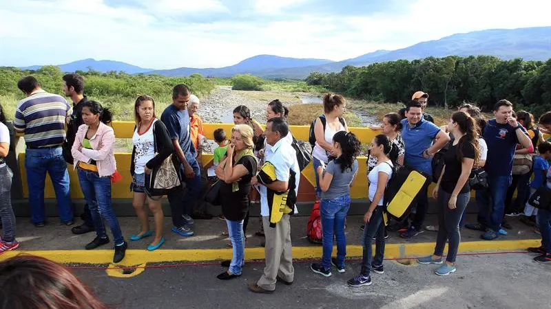 Miles de venezolanos entran a Colombia tras la reapertura de la frontera Miles de venezolanos entran a Colombia tras la reapertura de la frontera