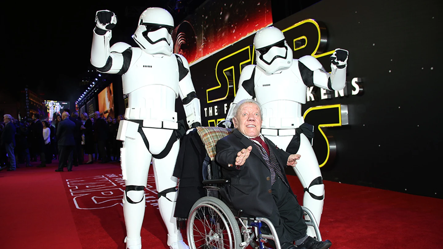 Kenny Baker en la presentación de 'Star Wars: El despertar de la fuerza' en Londres Kenny Baker en la presentación de 'Star Wars: El despertar de la fuerza' en Londres