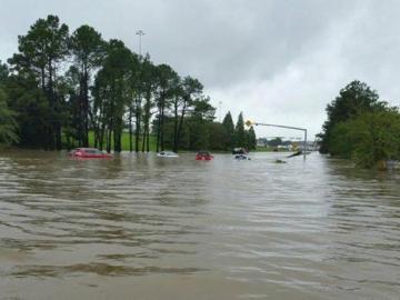 Las inundaciones de Luisiana dejan varios coches sumergidos Las inundaciones de Luisiana dejan varios coches sumergidos