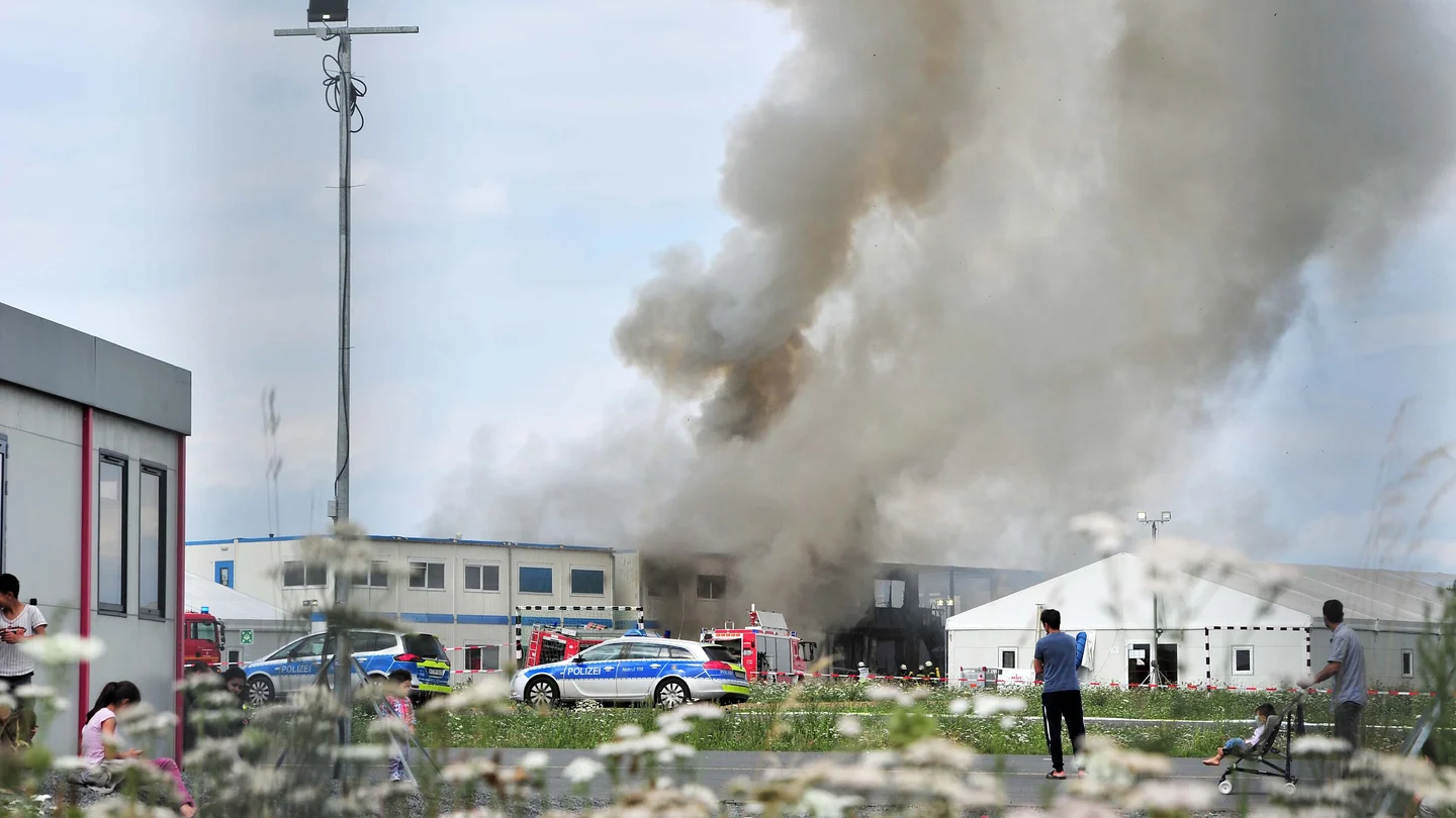 Imagen del centro de refugiados que se ha incendiado hoy en la localidad alemana de Kassel. Imagen del centro de refugiados que se ha incendiado hoy en la localidad alemana de Kassel.