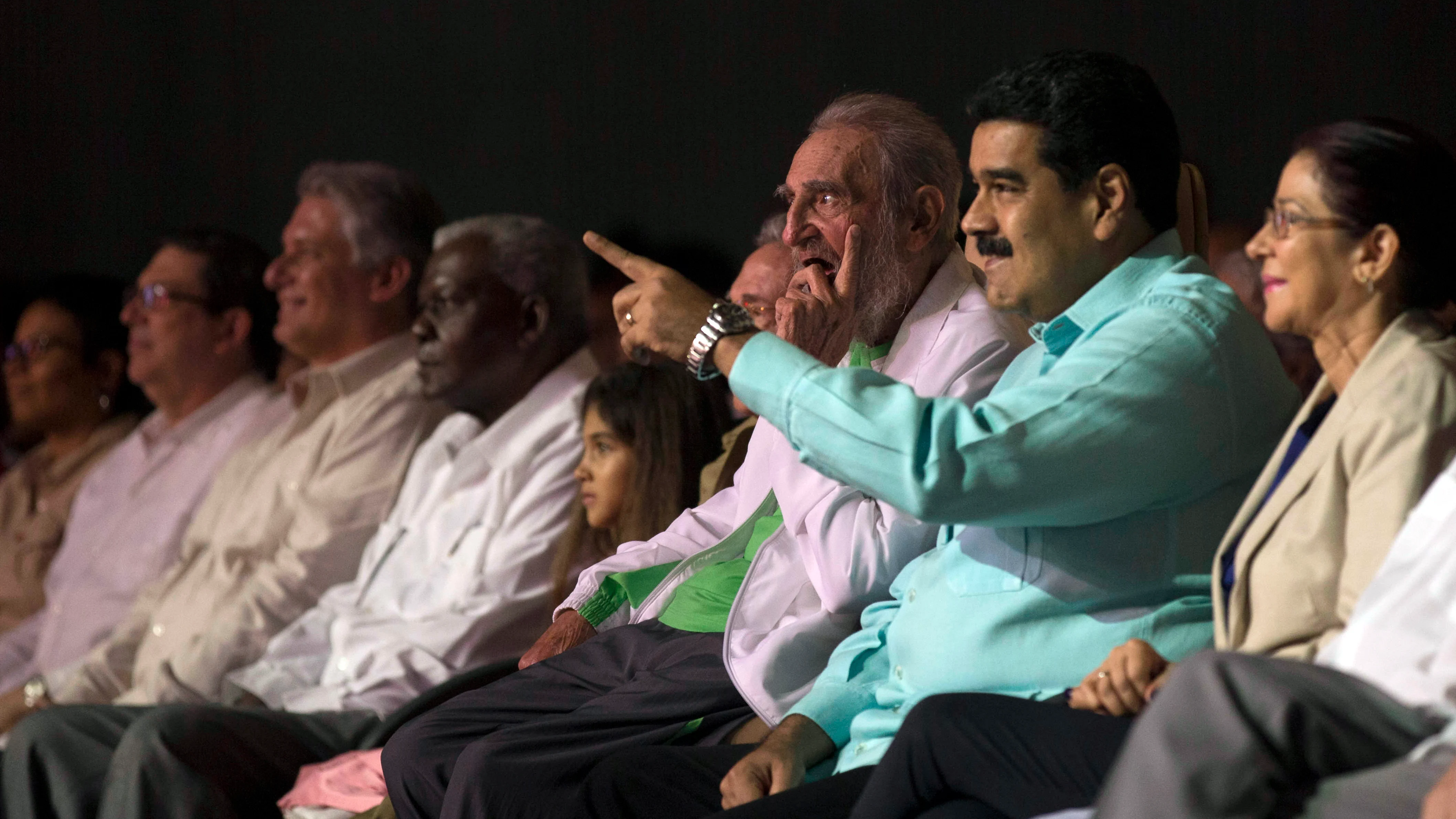 Fidel Castro reaparece en su 90 cumpleaños ante más de 5.000 personas Fidel Castro reaparece en su 90 cumpleaños ante más de 5.000 personas