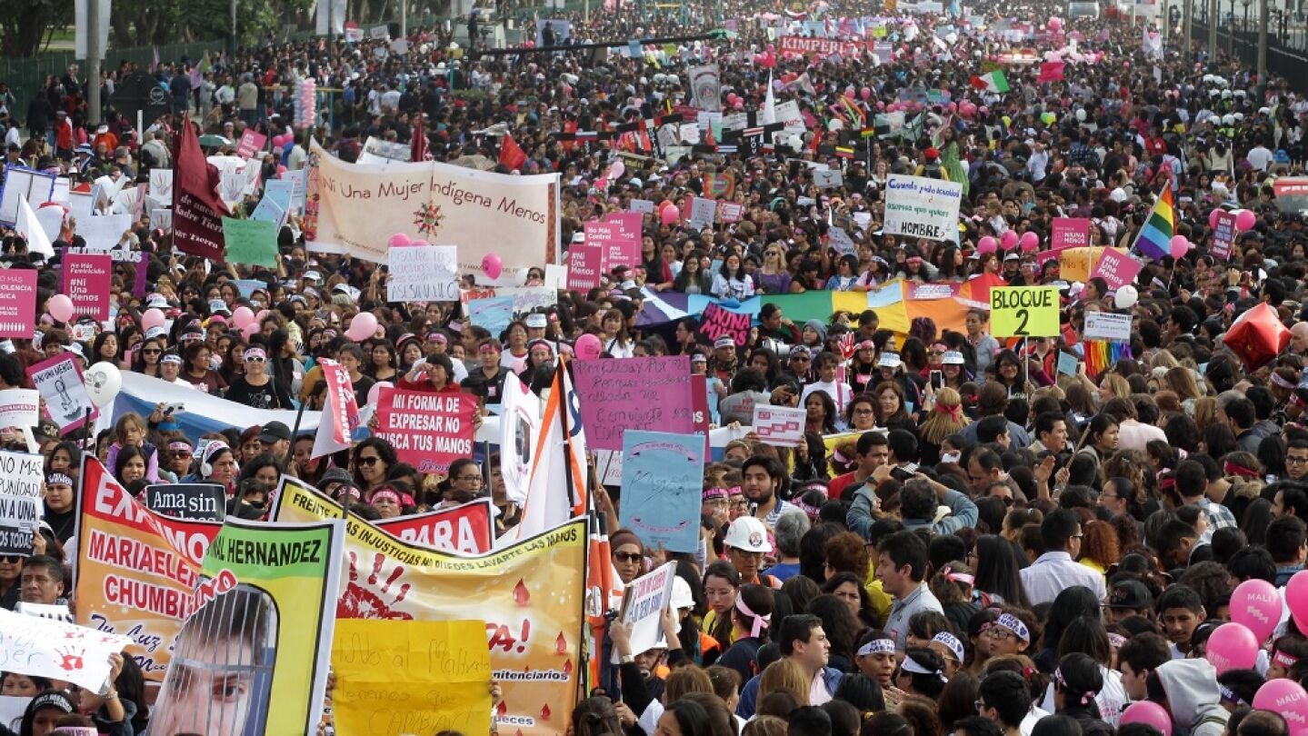 Miles de manifestantes a favor de la igualdad de g&eacute;nero participan en la marcha "Ni una Menos"