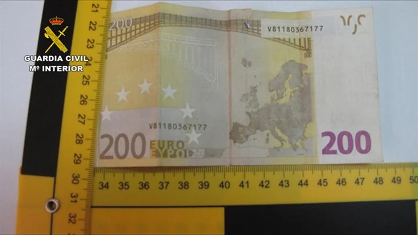 Uno de los billetes falos que utilizaba la banda Uno de los billetes falos que utilizaba la banda