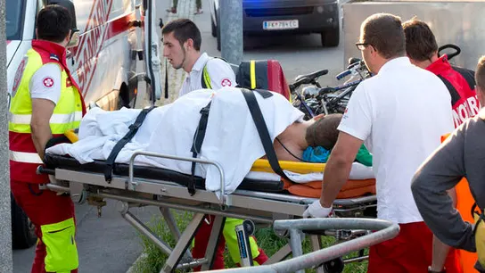 Un hombre apuñala a tres personas en Austria  Un hombre apuñala a tres personas en Austria