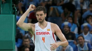 Pau Gasol celebra una canasta ante Argentina