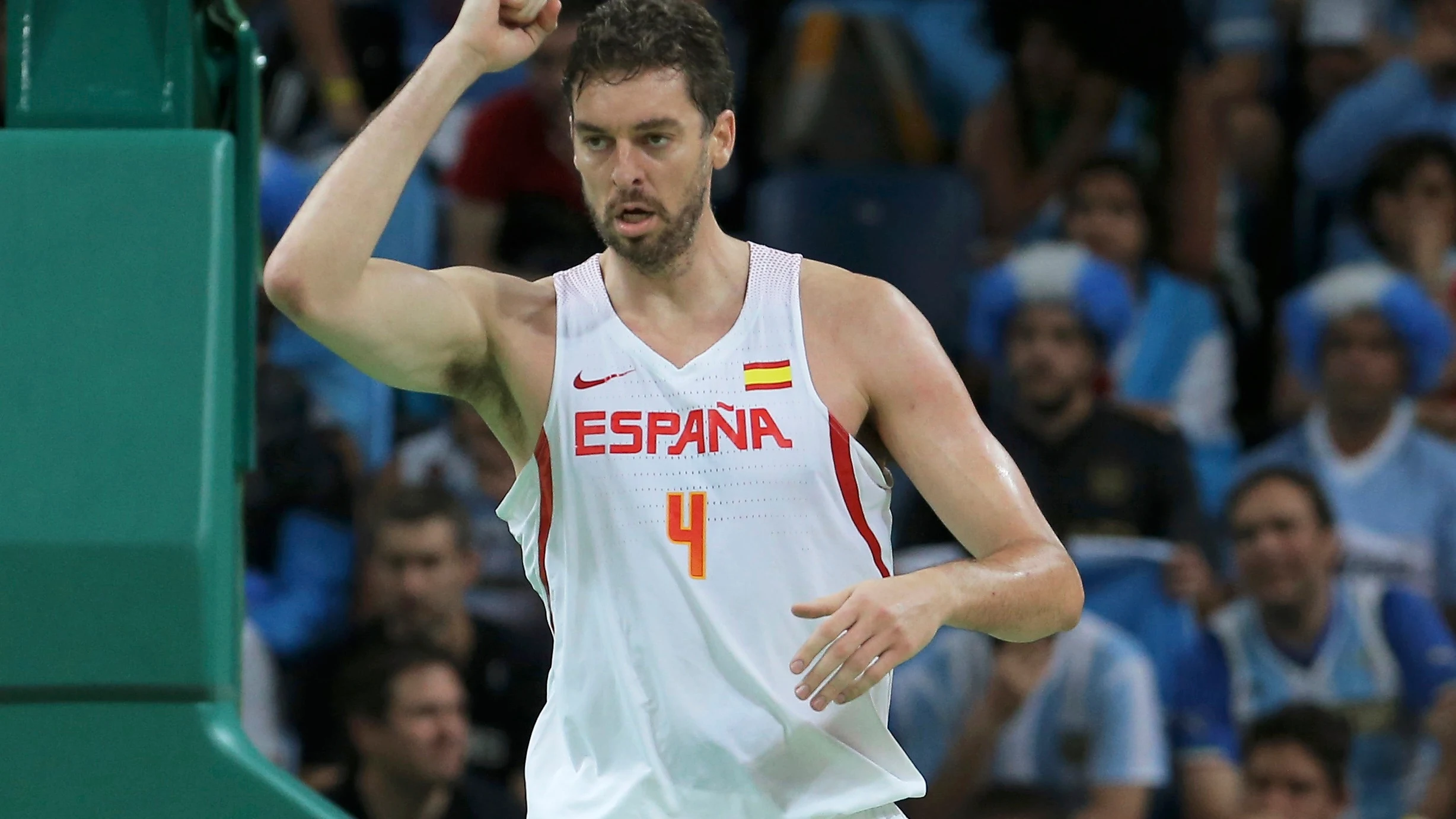 Pau Gasol celebra una canasta ante Argentina