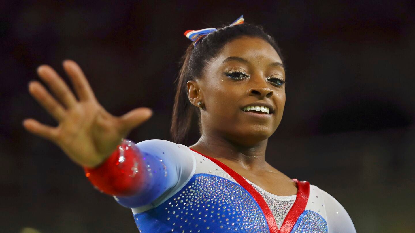 Simone Biles, durante el ejercicio de suelo