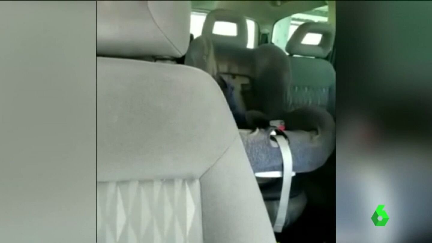 Frame 16.84201 de: Rescatan a un beb&eacute; de nueve meses que estaba inconsciente en un coche mientras su padre compraba