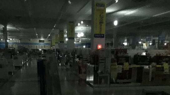 Un hombre se queda encerrado en una tienda de Japón tras dormirse en un sillón de masajes Un hombre se queda encerrado en una tienda de Japón tras dormirse en un sillón de masajes
