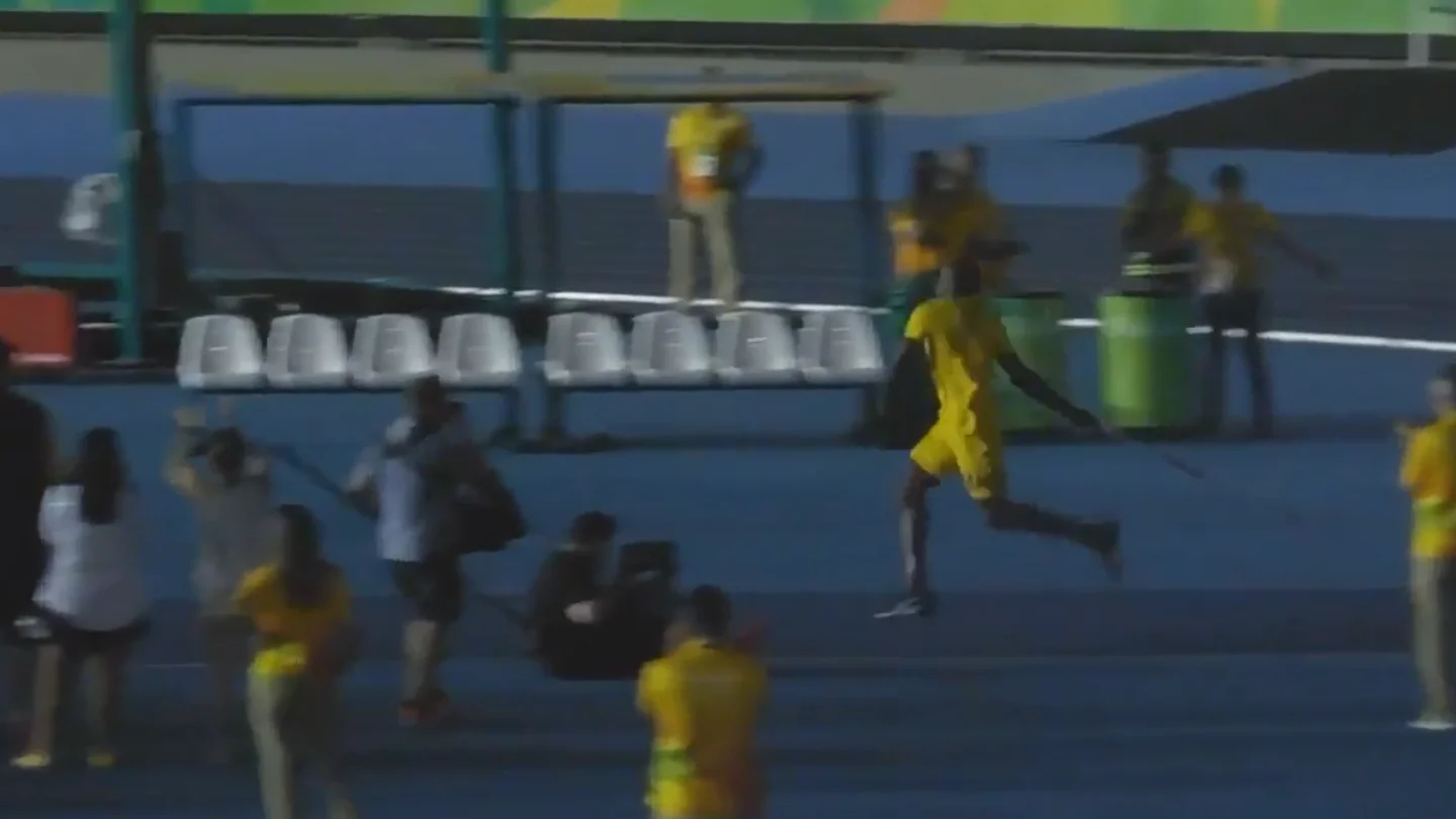 Usain Bolt, haciendo lanzamiento de jabalina Usain Bolt, haciendo lanzamiento de jabalina