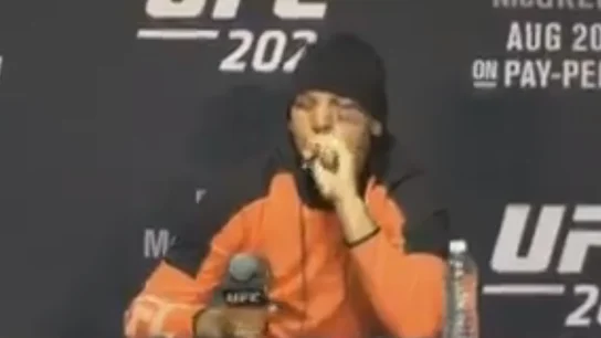 Nate Díaz, fumando marihuana tras su pelea contra McGreggor Nate Díaz, fumando marihuana tras su pelea contra McGreggor
