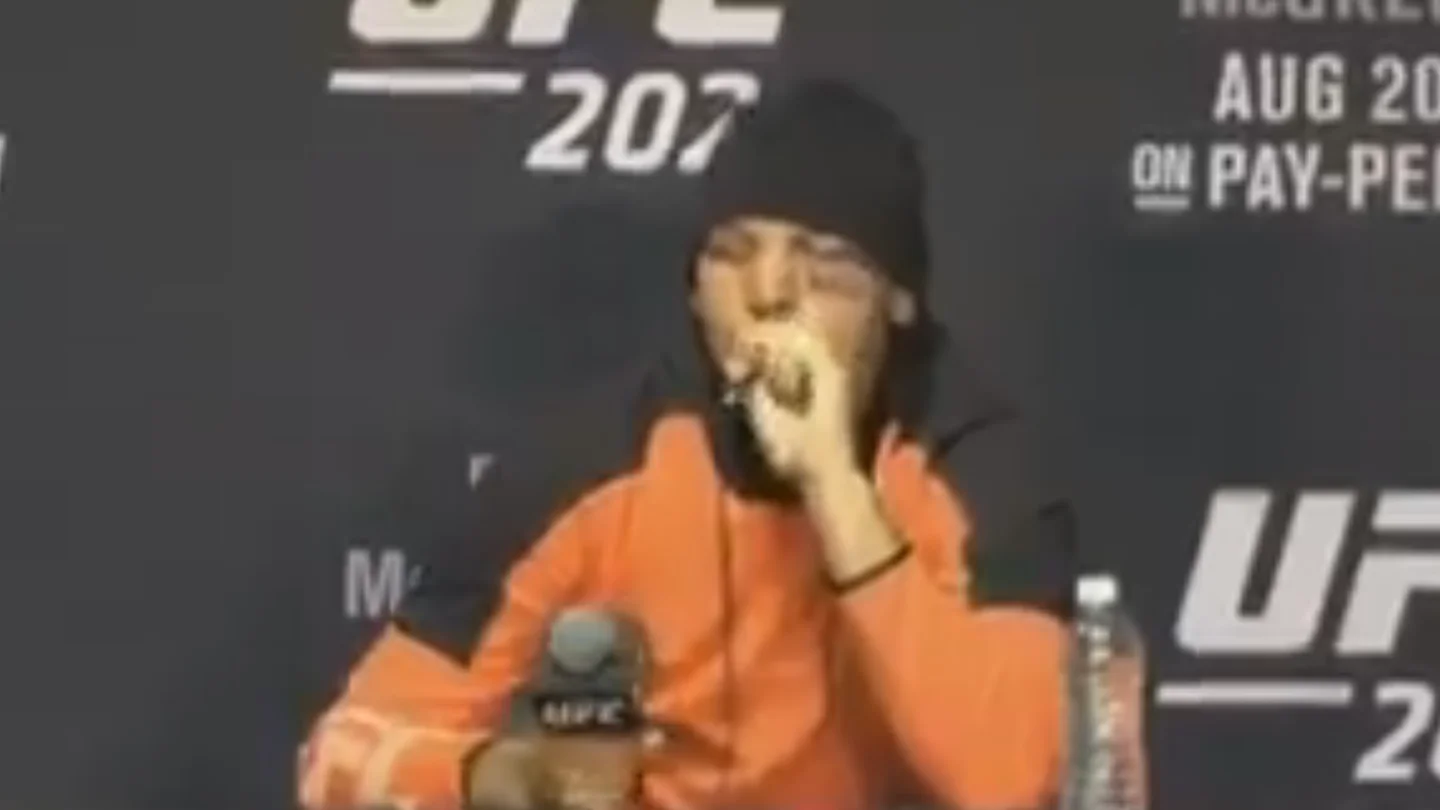 Nate Díaz, fumando marihuana tras su pelea contra McGreggor Nate Díaz, fumando marihuana tras su pelea contra McGreggor