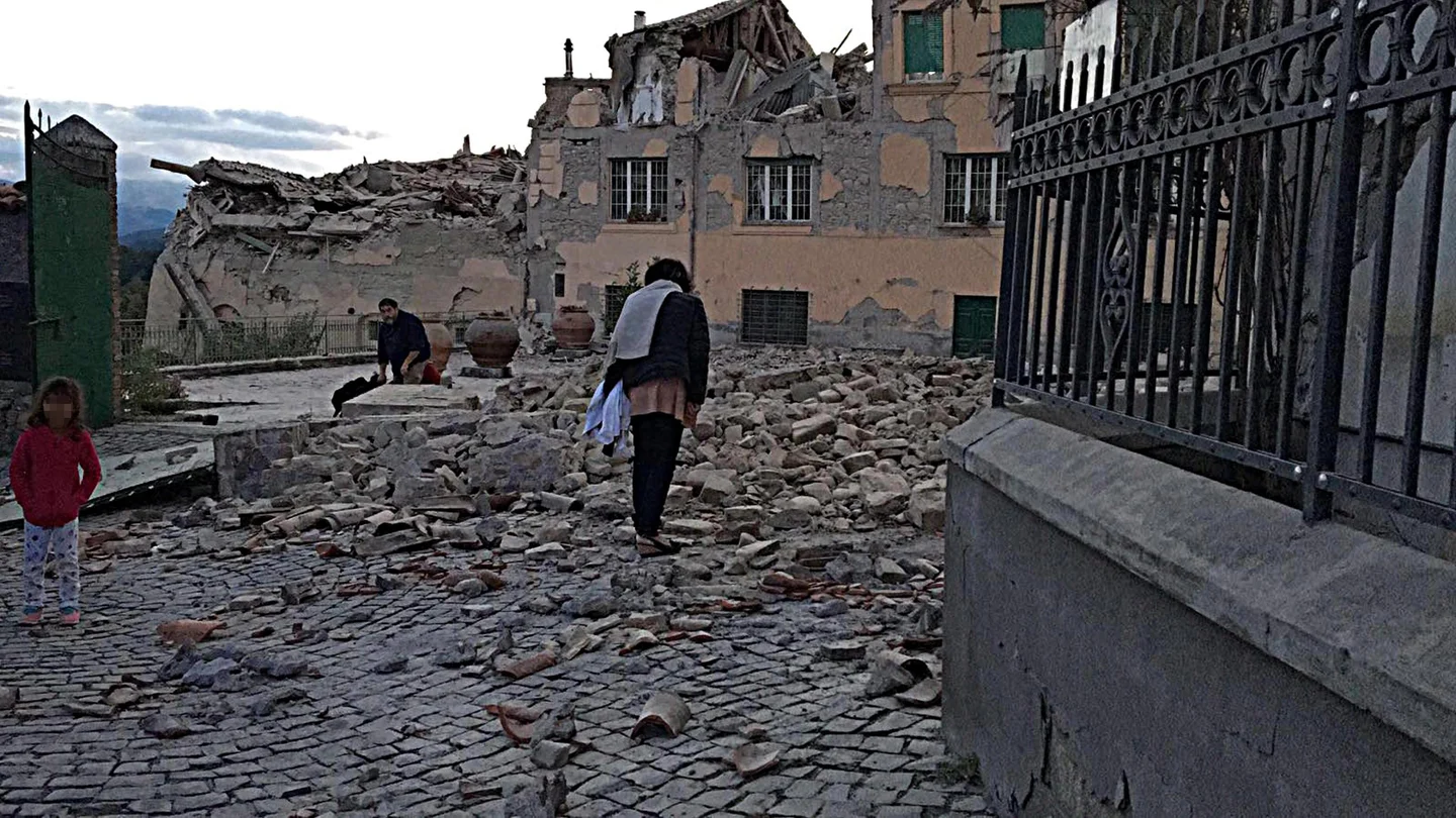 Viviendas afectadas tras el terremoto de 6.2 de magnitud Viviendas afectadas tras el terremoto de 6.2 de magnitud