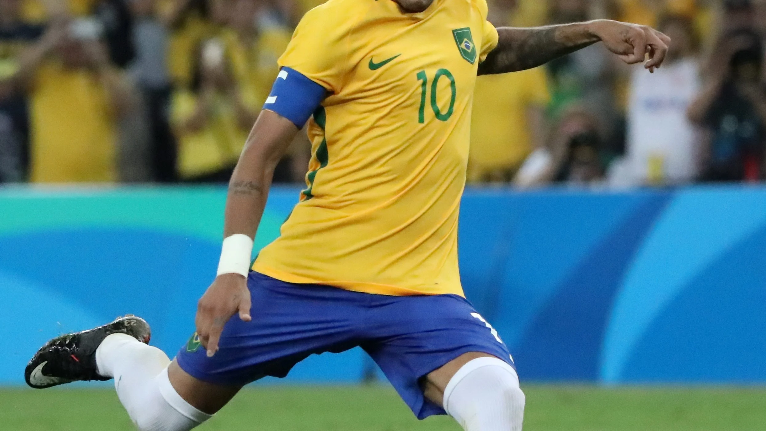 Neymar lanzando el penalti que daba el triunfo a Brasil en los JJOO