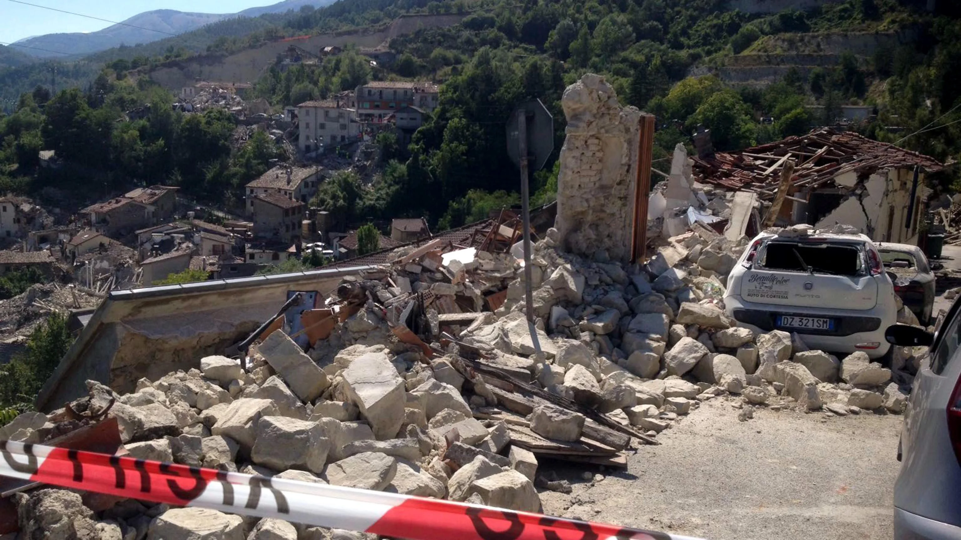 Vista de los destrozos causados por el terremoto en la localidad de Arquata del Tronto, en la provincia de Ascoli Piceno.