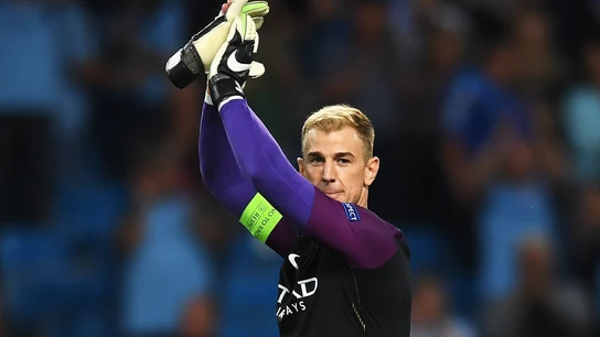 Joe Hart aplaude a la afición en su despedida del Etihad Joe Hart aplaude a la afición en su despedida del Etihad