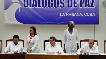 El segundo jefe de las FARC firma el acuerdo de paz