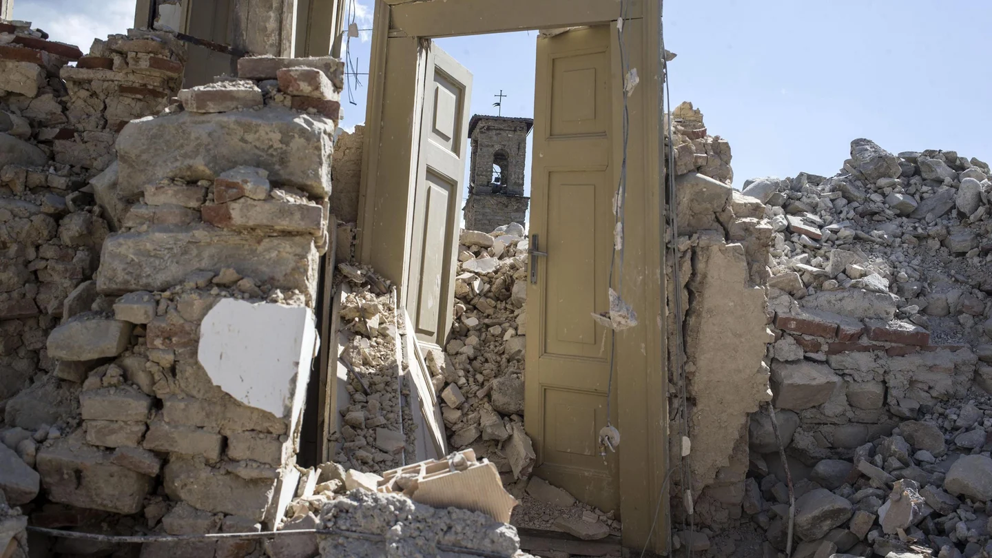 Escombros tras el terremoto en Italia Escombros tras el terremoto en Italia