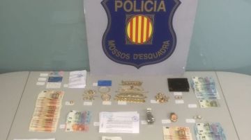 El dinero y las joyas que los detenidos habían robado