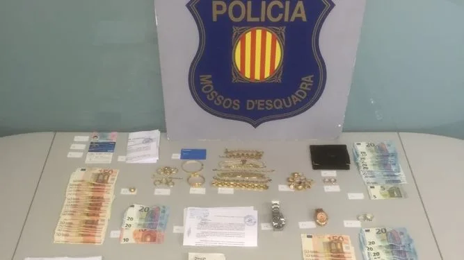 El dinero y las joyas que los detenidos habían robado