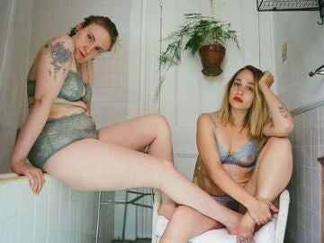 Lena Dunham y Jeremy Kirke en la campaña de Lonely Girls Lena Dunham y Jeremy Kirke en la campaña de Lonely Girls
