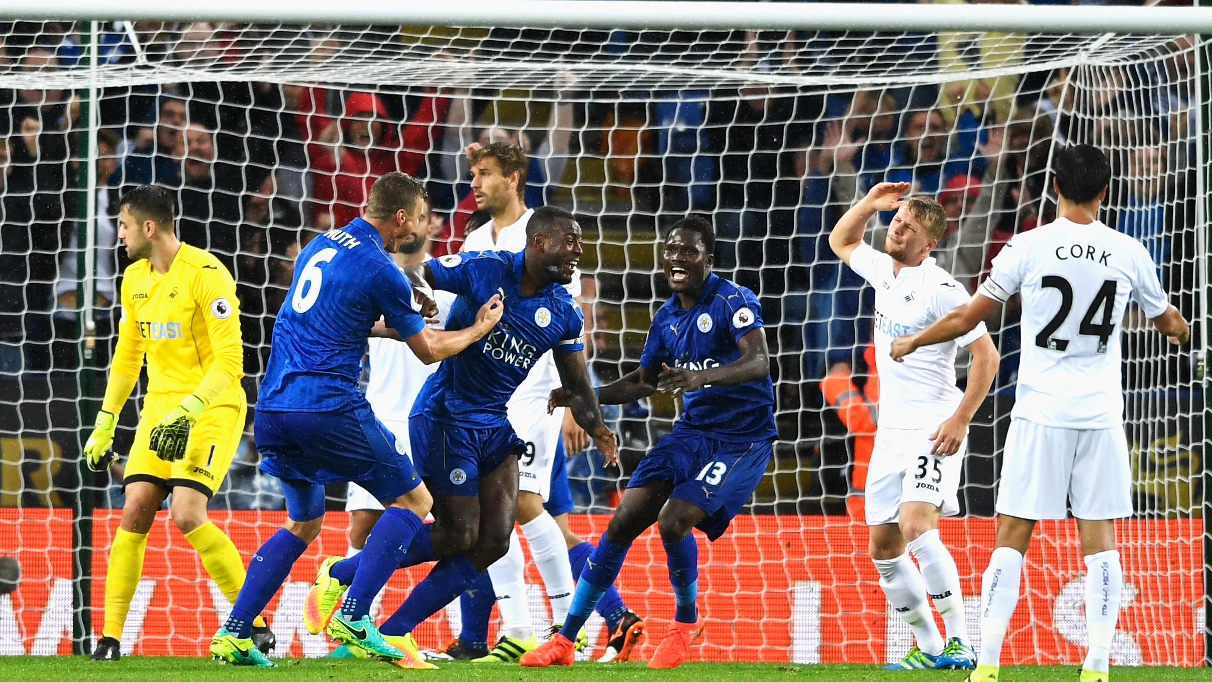 El Leicester logra su primera victoria de la temporada ante el Swansea