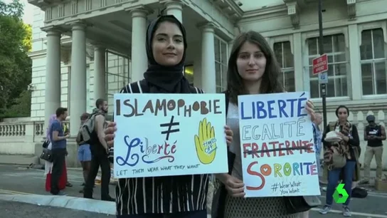 Frame 1.650938 de: burkini Frame 1.650938 de: burkini