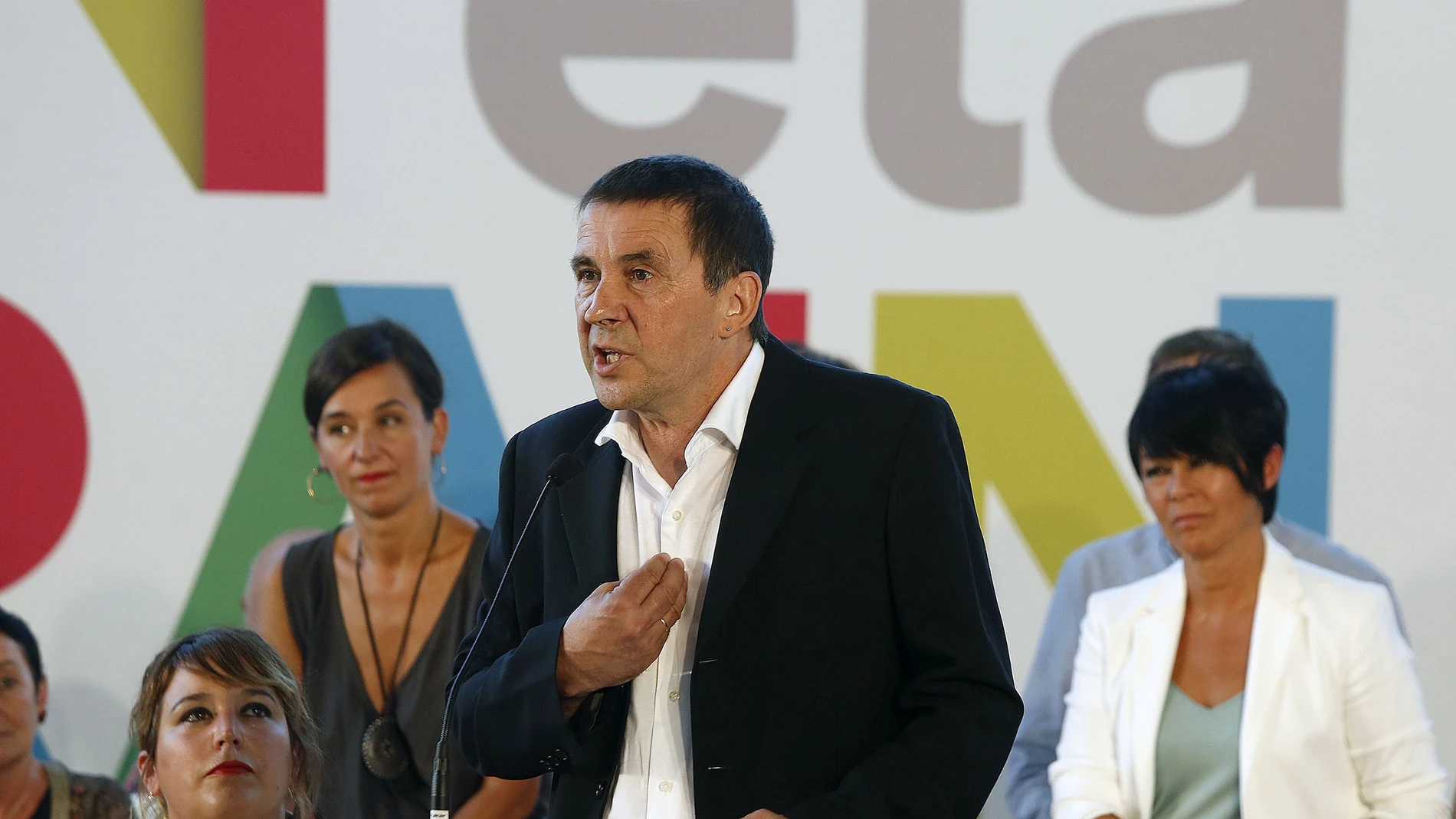 El candidato al lehendakari por EH Bildu, Arnaldo Otegi, durante su intervención en la presentación de la propuesta política de la coalición abertzale