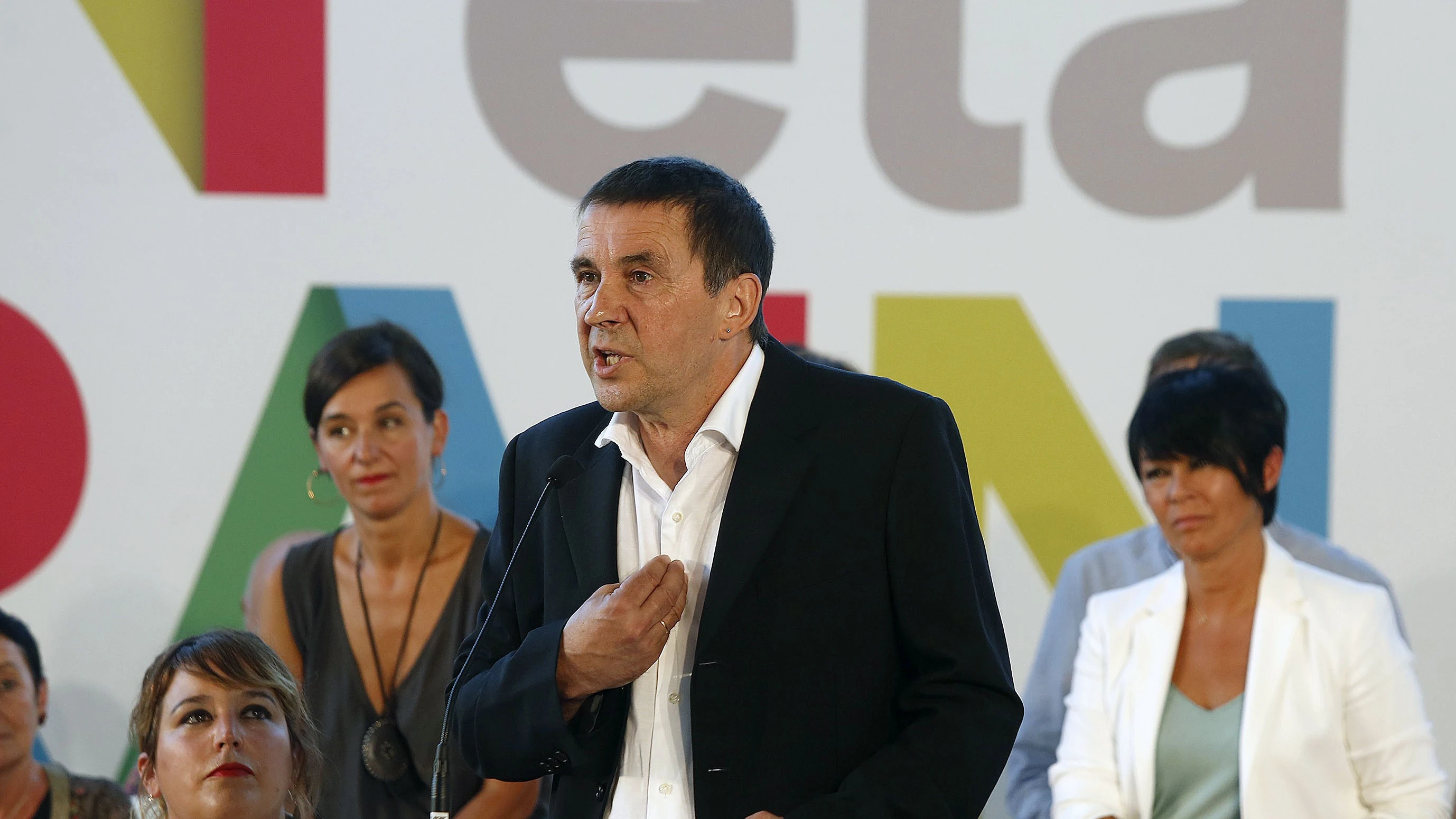 El candidato al lehendakari por EH Bildu, Arnaldo Otegi, durante su intervención en la presentación de la propuesta política de la coalición abertzale