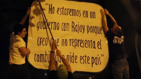 Miembros de Hogar Social Madrid pegan pancartas en la sede de Ciudadanos en Madrid Miembros de Hogar Social Madrid pegan pancartas en la sede de Ciudadanos en Madrid