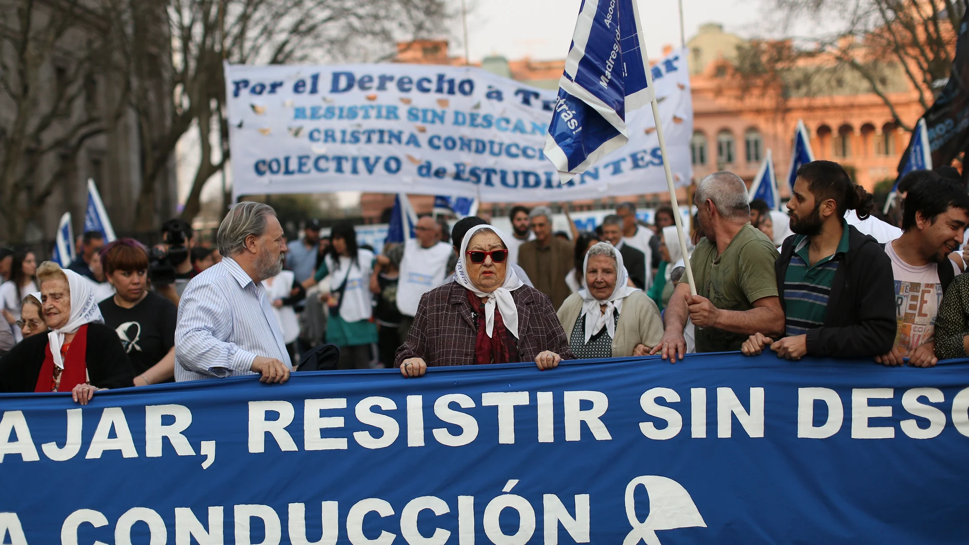 "Marcha de la resistencia" en Argentina de las Madres de Mayo