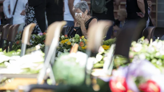 Los familiares de las víctimas del terremoto de Italia asisten al primer funeral oficial Los familiares de las víctimas del terremoto de Italia asisten al primer funeral oficial