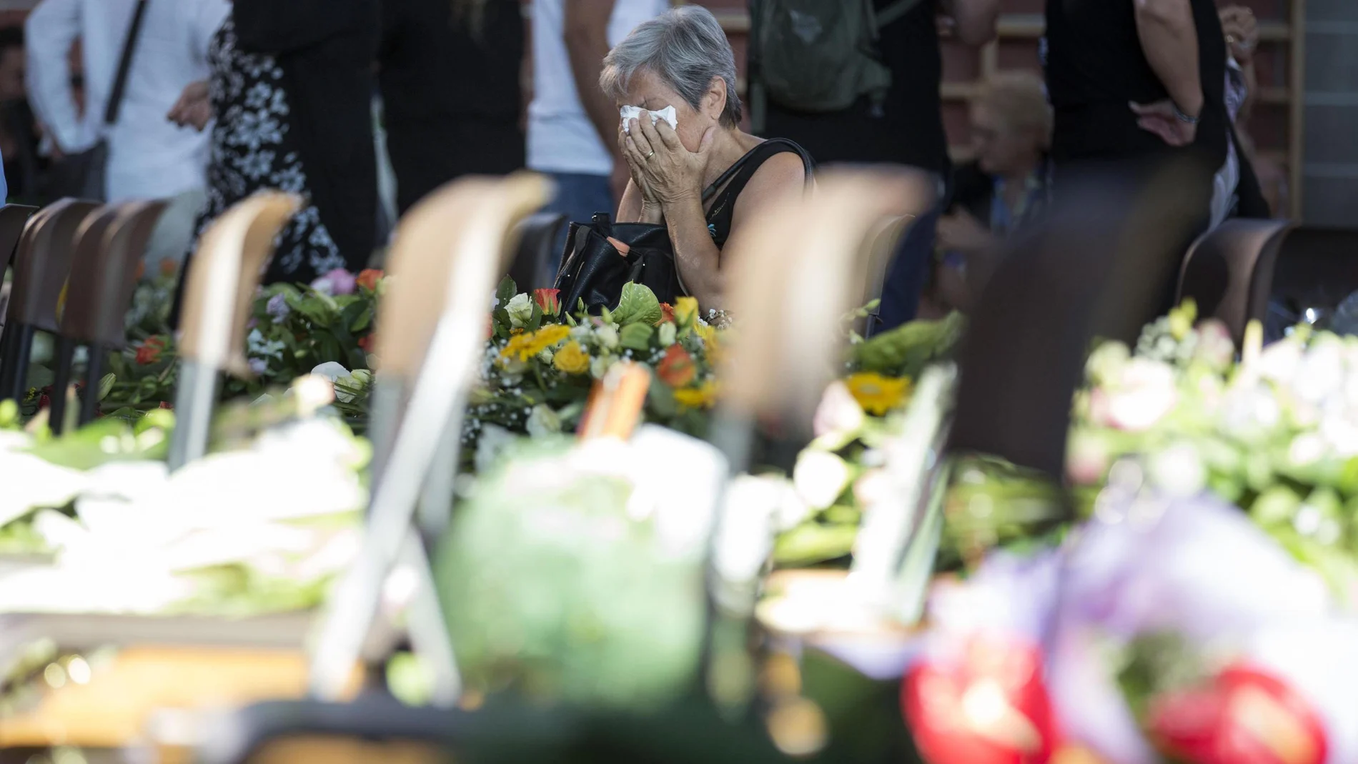 Los familiares de las víctimas del terremoto de Italia asisten al primer funeral oficial