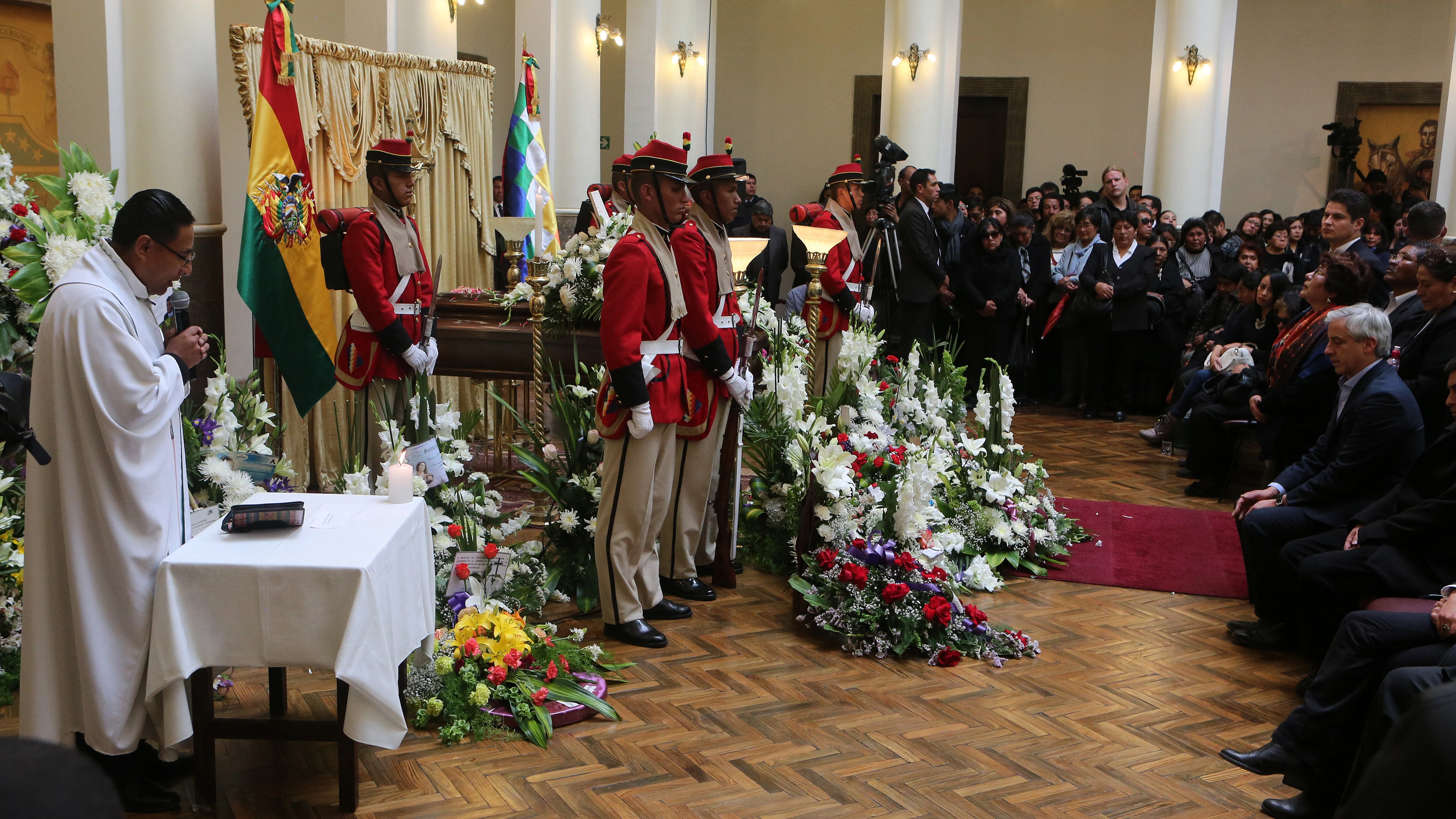 Al funeral han acudido algunos ministros del Gobierno de Evo Morales