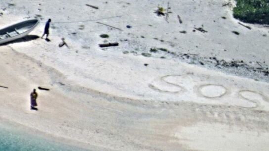 La Marina de EEUU rescata a una pareja atrapada en una isla desierta del Pac&iacute;fico