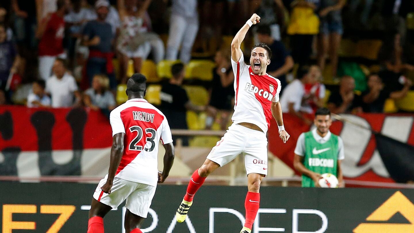 Joao Moutinho celebrando su gol ante el PSG