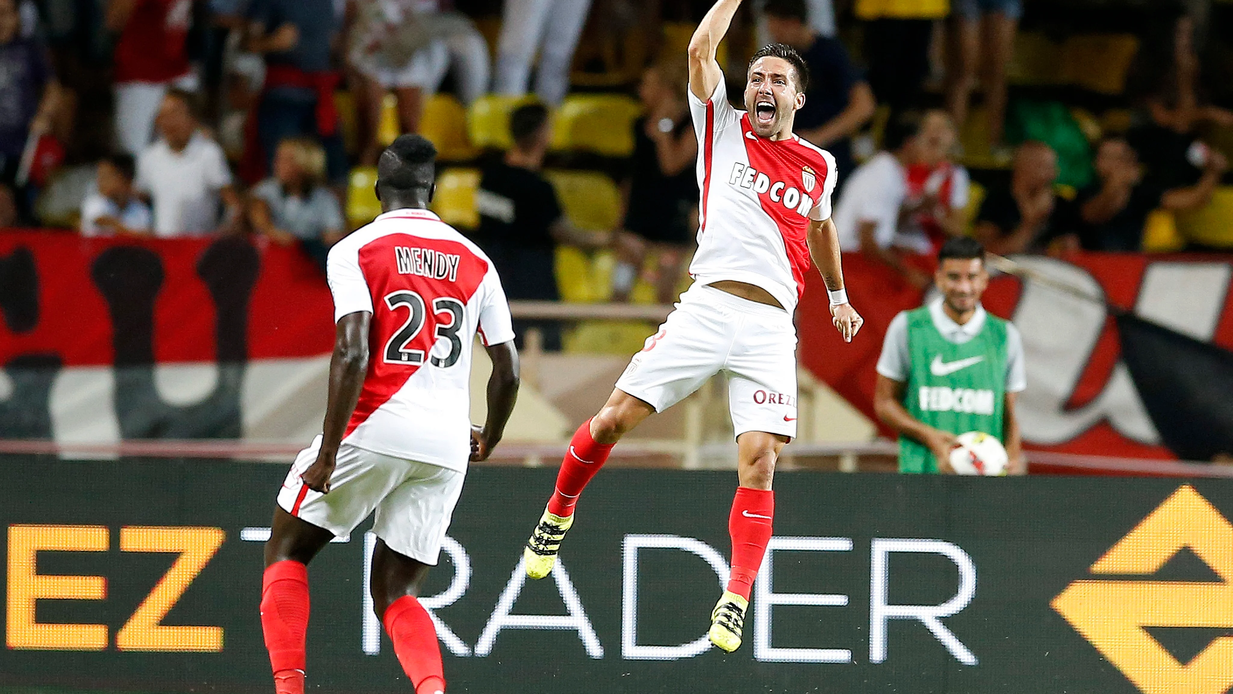 Joao Moutinho celebrando su gol ante el PSG