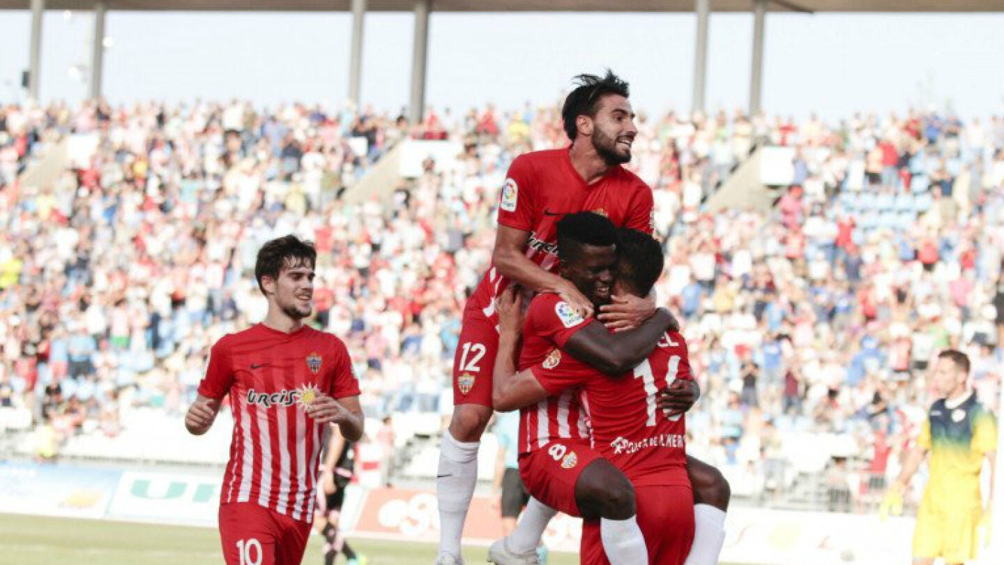 El Almer&iacute;a celebra un gol