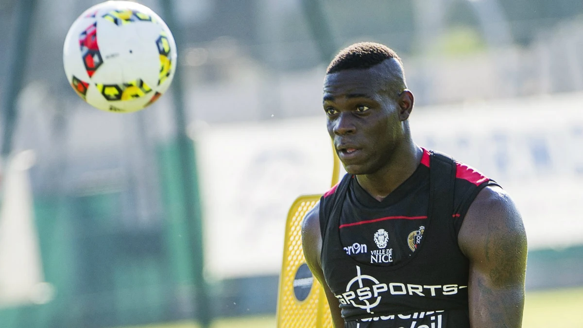 Balotelli, entrenándose con el Niza