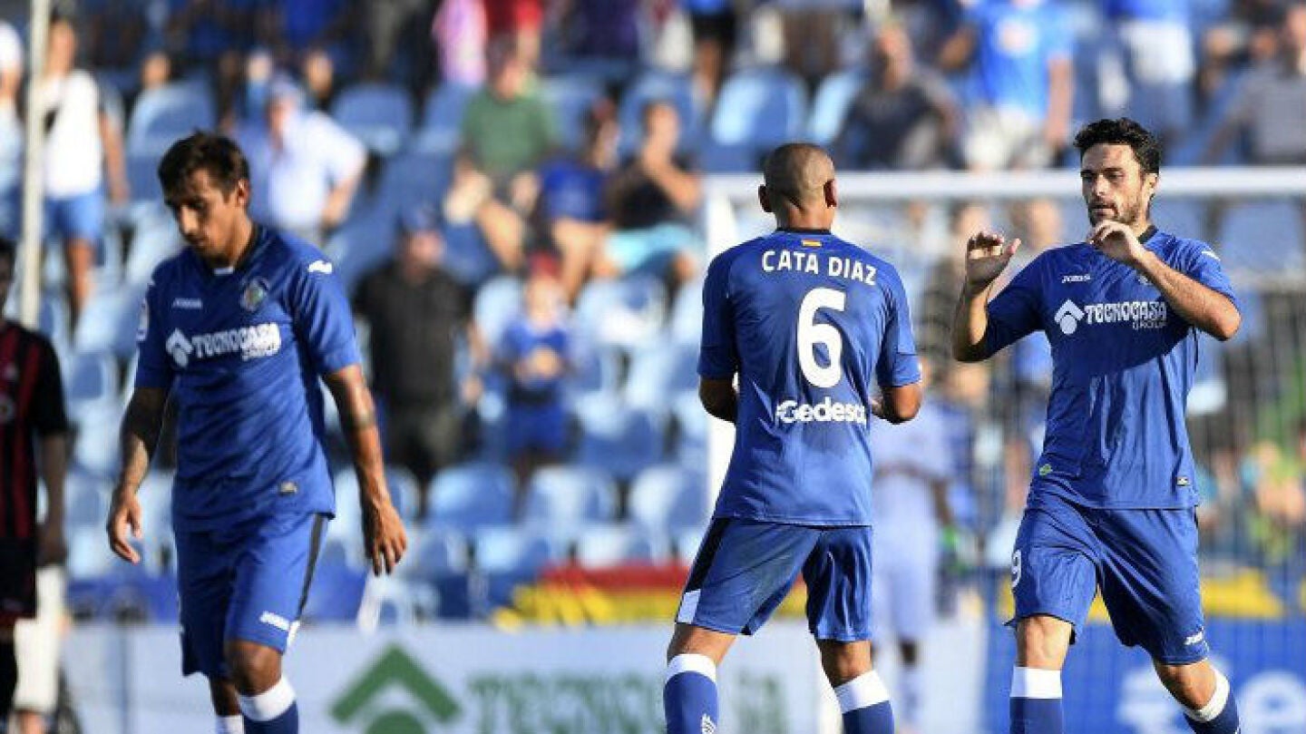 Los jugadores del Getafe celebran el gol ante el Reus